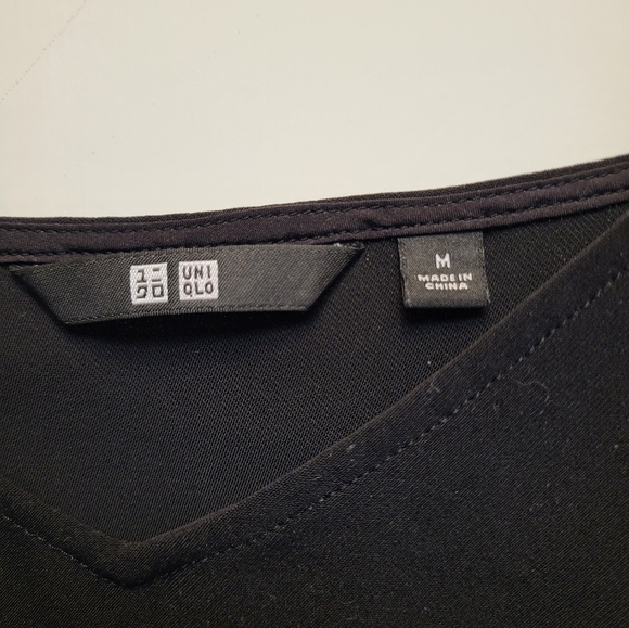 Uniqlo Women's Sleek Black Camisole - Size M - Picture 3 of 5